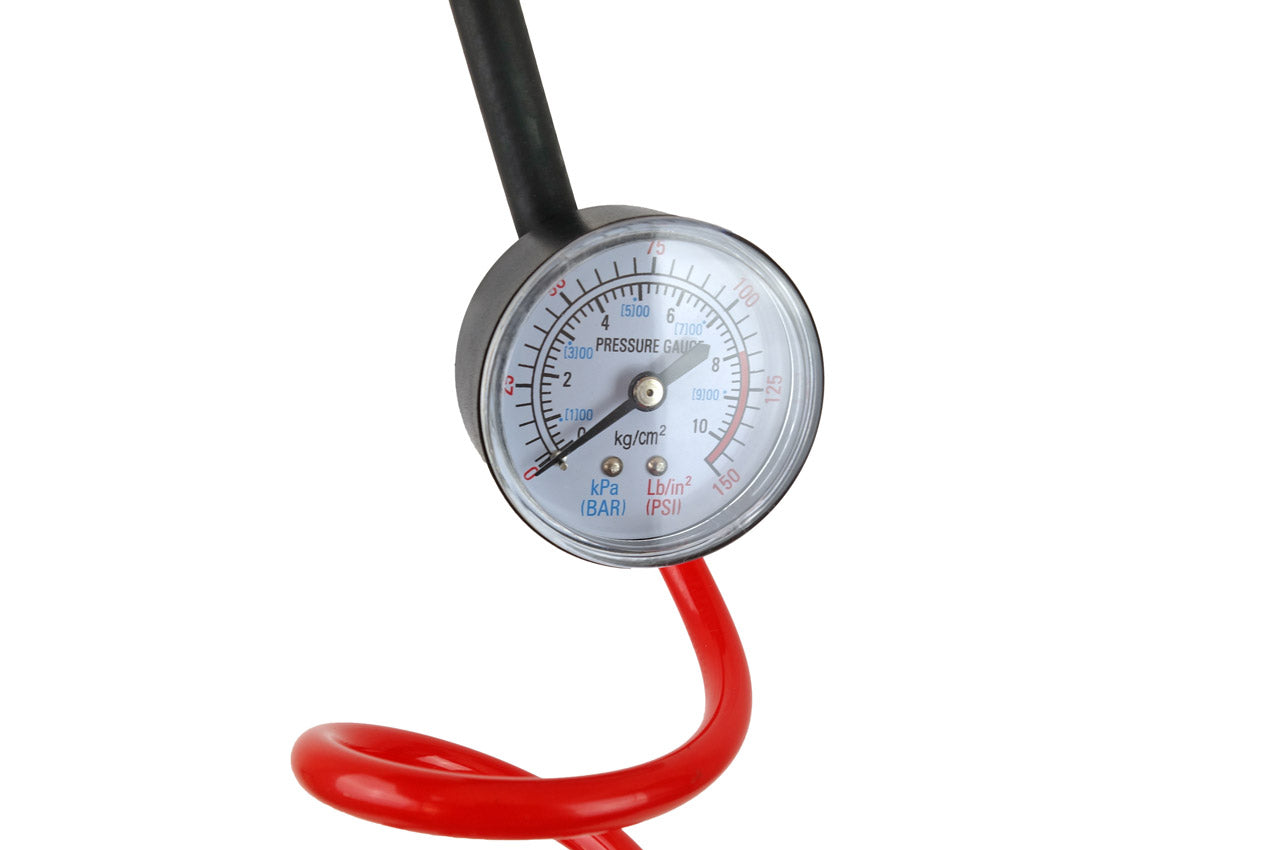 Auto compressor met spiraalslang en manometer