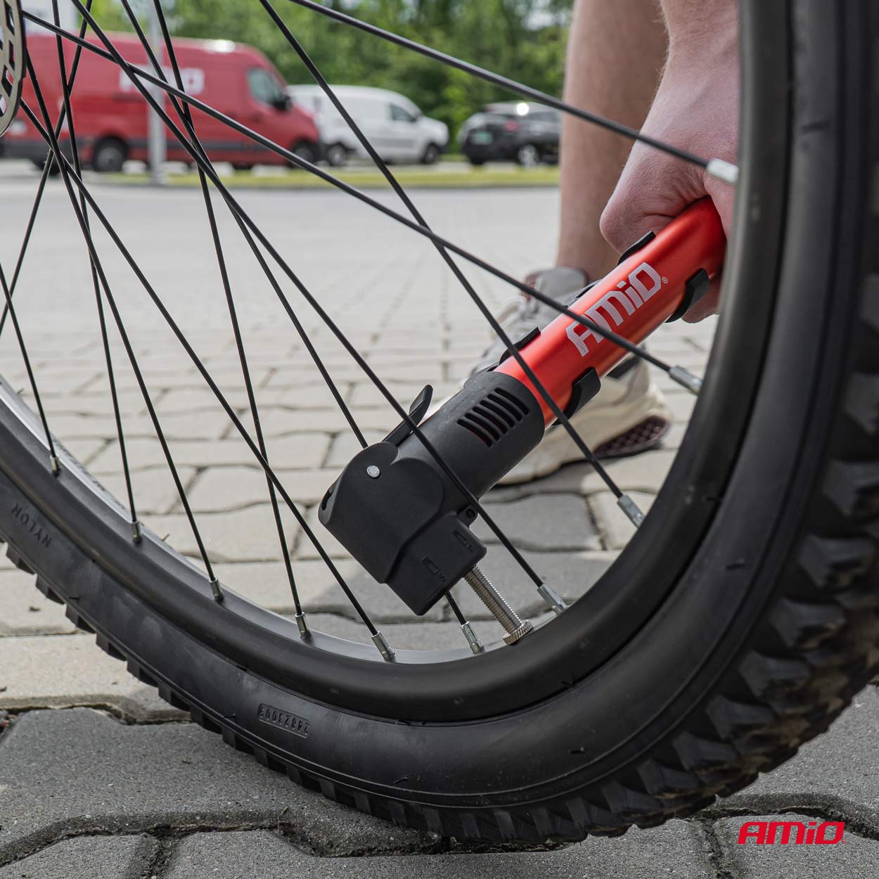 Fietshandpomp met twee ventieltypes