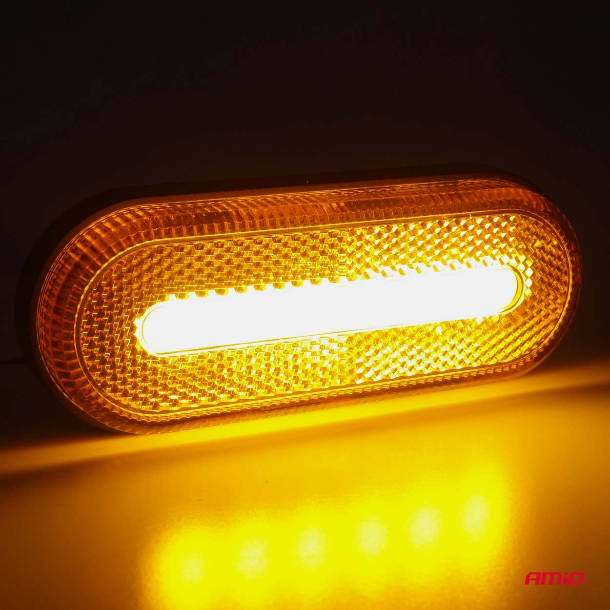 Oval orange LED-markeringslygte i nærbillede