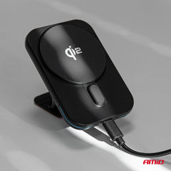 Magnetisk Qi2-billader monteret i bilen
