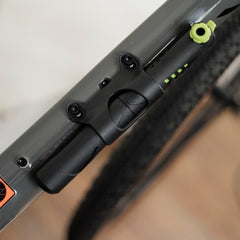 Kleine handpomp voor wielen en fiets