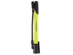 Compacte handpomp met houder voor de fiets
