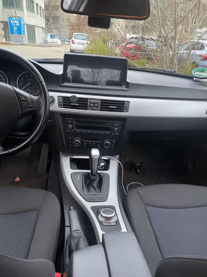BMW 3-serie 05-12 - 10,25" radio met Apple CarPlay en Android Auto gemonteerd in voertuig