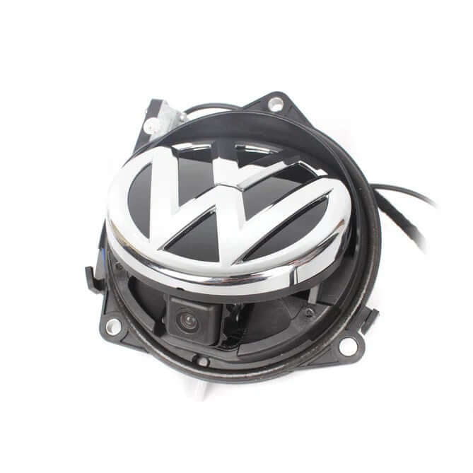 VW Golf 7 - achteruitrijcamera in embleem – Carmediaeurope.com