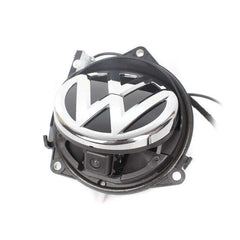 VW Golf 7 - achteruitrijcamera in embleem – Carmediaeurope.com