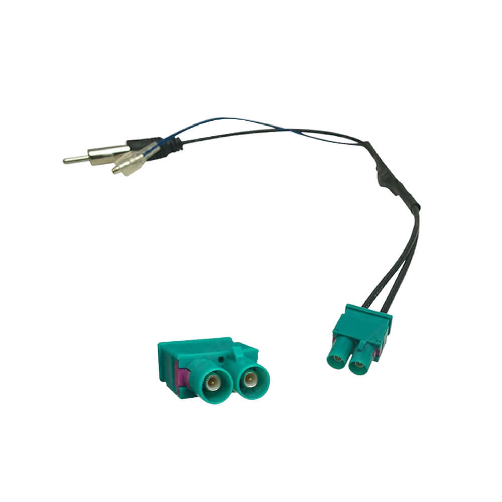 Antenneadapter - VW (dubbele Fakra) met versterker, dubbele Fakra-stekker en kabel voor VW radio-installatie.